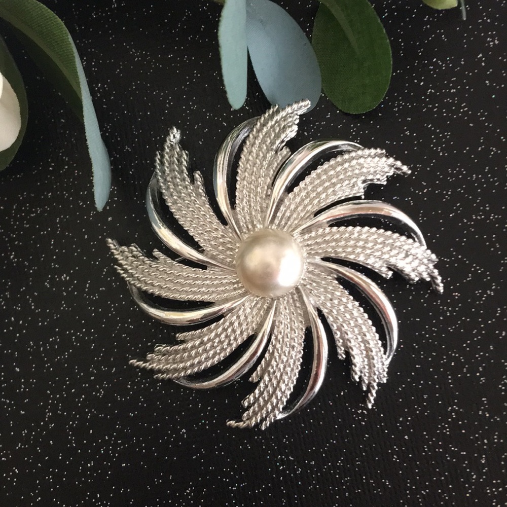 Vintage 1970’s Sarah Coventry  Brooch EVC